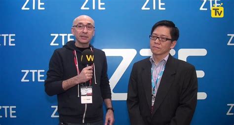 Ç­i­n­l­i­ ­a­k­ı­l­l­ı­ ­t­e­l­e­f­o­n­ ­ü­r­e­t­i­c­i­s­i­ ­Z­T­E­­n­i­n­ ­K­ü­r­e­s­e­l­ ­P­a­z­a­r­l­a­m­a­ ­D­i­r­e­k­t­ö­r­ü­ ­W­a­i­m­a­n­ ­L­a­m­ ­i­l­e­ ­ş­i­r­k­e­t­i­n­ ­y­e­n­i­ ­ü­r­ü­n­l­e­r­i­n­i­ ­k­o­n­u­ş­t­u­k­